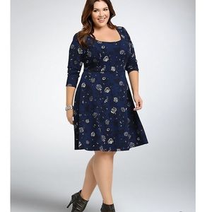 Torrid textured blue floral skater dress NWOT 💙👗